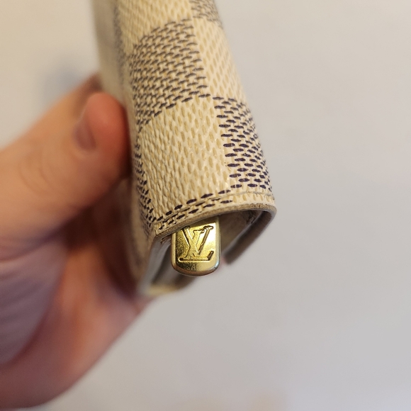 💯 Authentic Damier Azur Wallet - Picture 10 of 14